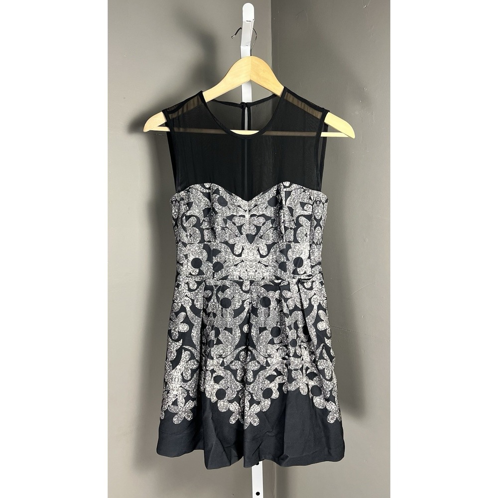 Nanette Lapore SZ 2 Black Grey Cocktail Dress Silk Print Stretchy Mini 12 M3020